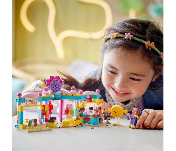LEGO Friends 42649 Sklep z cukierkami w Heartlake - 1284096 - zdjęcie 15